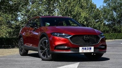 Появилась обновленная версия компактного кроссовера Mazda CX-4 (Фото)