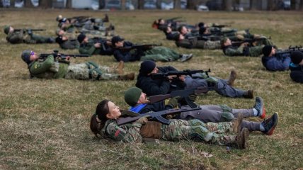 "Тримала за руку, поки він помирав": доброволиця Наталія Мелещук про фронт, реабілітацію бійців і найважчі моменти