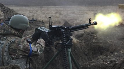 Украинские военные продолжают отбивать атаки врага
