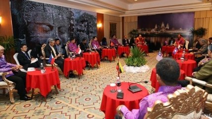 Страны АСЕАН обсудят с Китаем кодекс поведения в Южно-Китайском мо