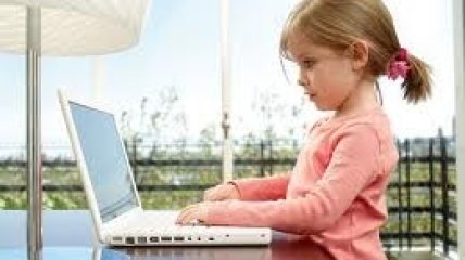 80% детей в возрасте до пяти лет пользуются интернетом