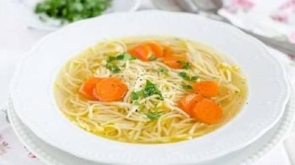 Легкий суп з вермішеллю – завжди гарне рішення