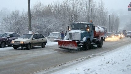 На дороги Киева высыпали 2,2 тысячи тонн соли