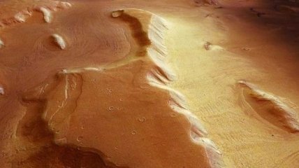 На Марсе нашли гигантские ледники под слоем пыли