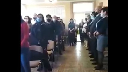 В Закарпатье новоизбранные депутаты после присяги запели гимн Венгрии: сеть мусолит видео инцидента