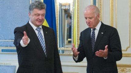 Порошенко поблагодарил Байдена за поддержку Украины со стороны США