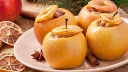 Рецепт дня: печеные яблоки с медом и орехами