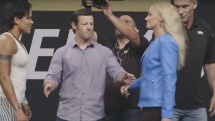 Нуньес ударила Шевченко на дуэли взглядов перед боем за титул UFC (Видео)