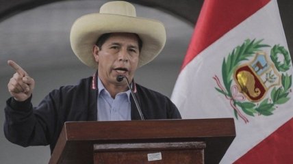 Президентом Перу официально стал бывший учитель, желающий восстановить смертную казнь