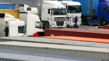 В Кабмине открыли два пункта пропуска для грузовых перевозок