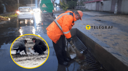 Коммунальщики убирают в Одессе после непогоды