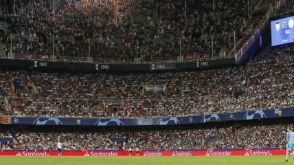 Комитет УЕФА запретил фанатам Аякса посещать матч с Челси