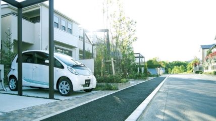 Японцы научились заряжать электромобили с помощью асфальта