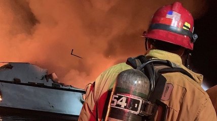 Пожар на судне у побережья Калифорнии: количество пострадавших