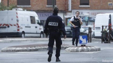 Во Франции в результате нападения неизвестного с ножом погиб один человек, трое ранены