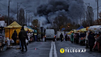Масштабна пожежа в Києві після російської атаки