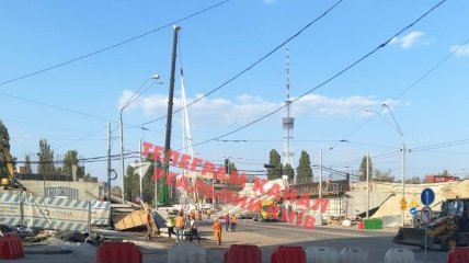 Прольоти Дегтярівського мосту впали