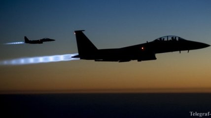 США и Саудовская Аравия нанесли восемь авиаударов по позициям ИГ
