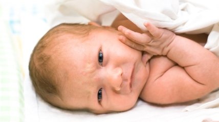 Как зарегистрировать новорожденного и получить выплаты по рождению ребенка