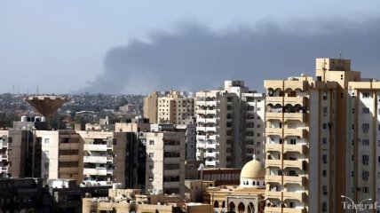 В Ливии после попадания ракеты загорелось хранилище нефтепродуктов