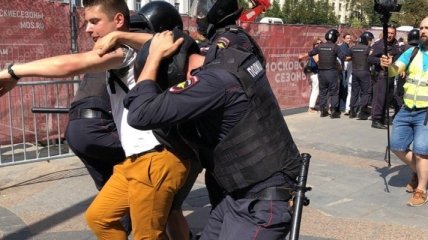 МИД Польши осудило насилие против митингующих в Москве