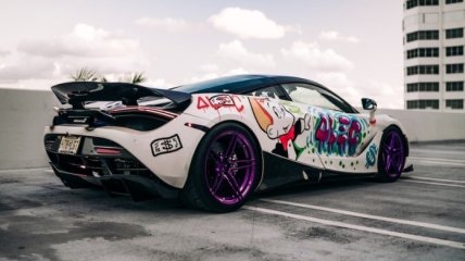 Уличный художник разукрасил уникальный суперкар McLaren 720S