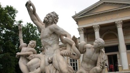 В Одессе поломали древнегреческую скульптуру