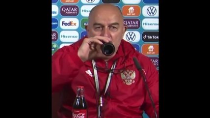 Талисман Евро-2020 преподал урок тренеру сборной России (видео)