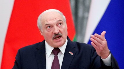 Лукашенко впевнений, що йому допомагає Бог
