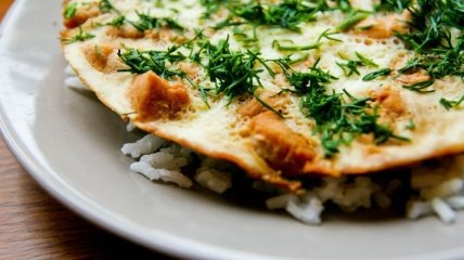 Рецепт дня: оякодон (японский омлет с рисом и курицей)