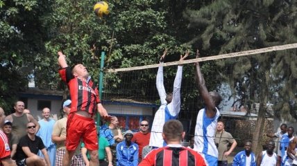 Украинцы-миротворцы в Конго выиграли в волейбол