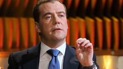 Медведев перечислил месячную зарплату пострадавшим от наводнения