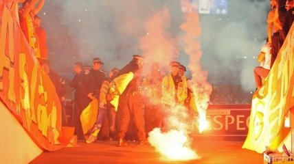 Фанаты "Галатасарая" попытались сжечь стадион "Эмирейтс" (Видео)