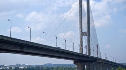 Движение на Южном мосту в Киеве ограничили