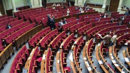 В ВР зарегистрировали законопроект об отмене внеблокового статуса