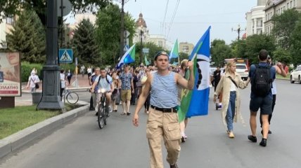 Протесты в Хабаровске: ВДВ-шники попросили военных поддержать митингующих