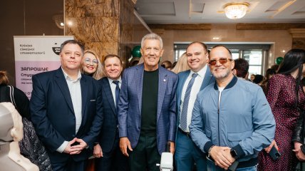 Президент Международного университета Сергей Кивалов (в центре) и ректор Константин Громовенко (второй справа)