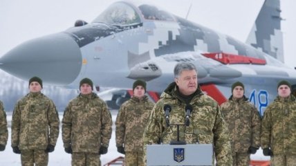 Порошенко: Украина окружена 80-тысячной группой военнослужащих из РФ