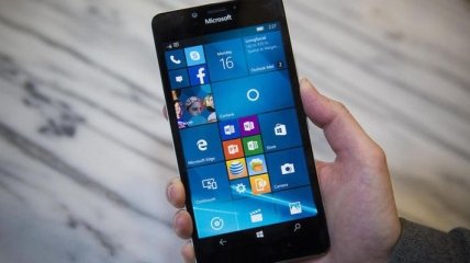 Microsoft создала новый смартфон с уникальной особенностью (Видео) 