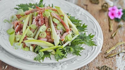 Салат «Пражский» с копченой курицей