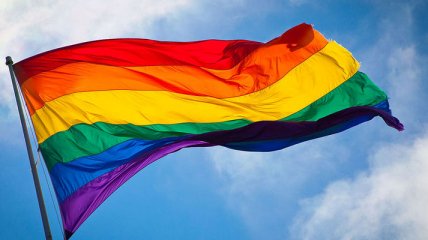 Во Львове парня захейтили за защиту ЛГБТ и видео поцелуя с другим парнем в военной форме