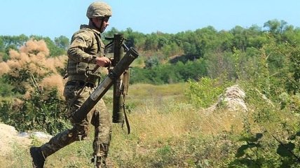 На Донбассе не прекращают стрелять 