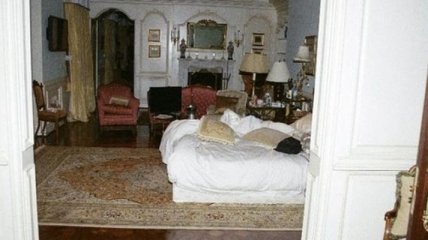 Полиция впервые показала спальню Майкла Джексона