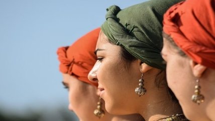 Прически 2019: красиво завязываем платок на голове (Фото)