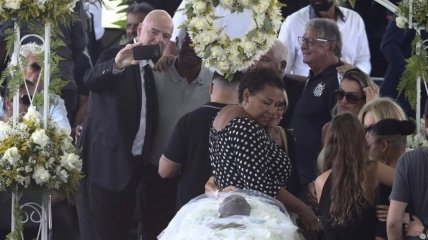Джанни Инфантино сделал селфи на похоронах Пеле