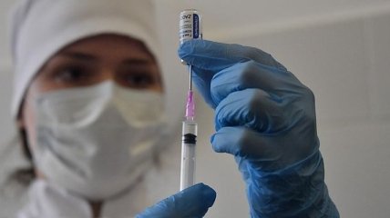 Ядовитые вещества? В деле о VIP-вакцинации в Украине появился новый поворот