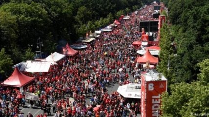 В Берлине прошла демонстрация с участием десятков тысяч человек