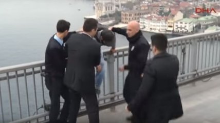 Президент Турции спас мужчину от самоубийства