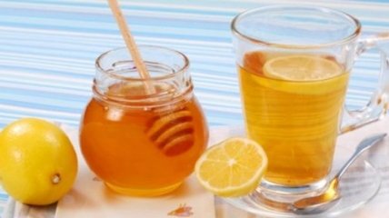 Простые причины начать утро со стакана воды с медом и лимоном