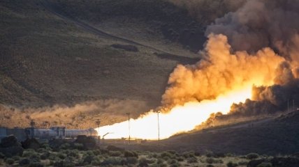 NASA испытало ускоритель для ракеты Space Launch System (Видео)